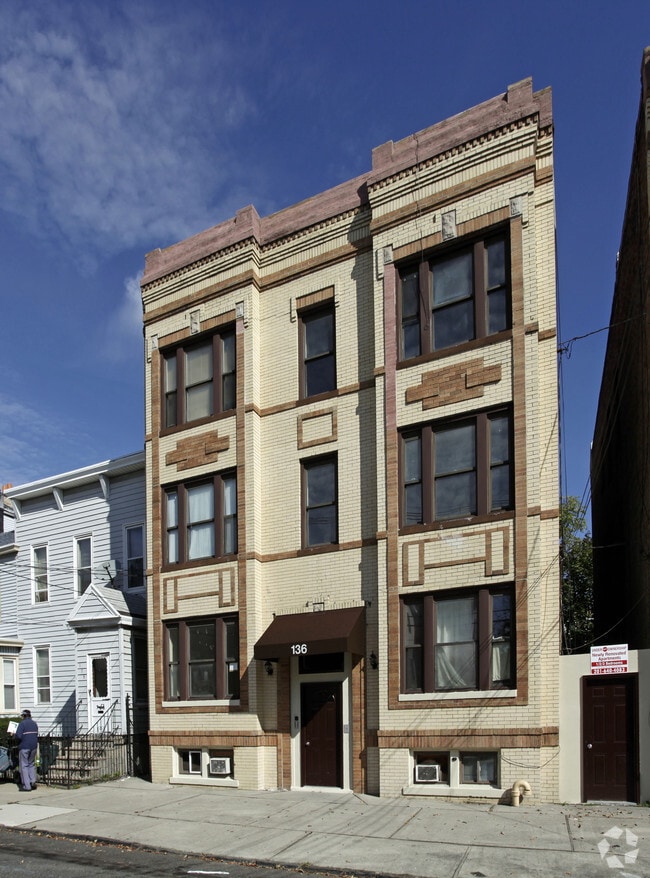 Building Photo - 134 Winfield Ave
