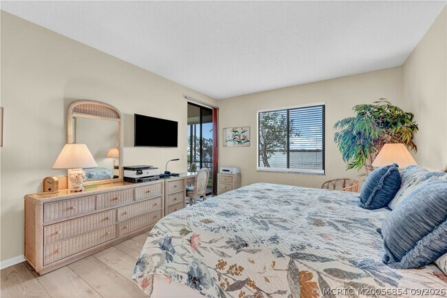 Building Photo - 2560 NW Seagrass Dr