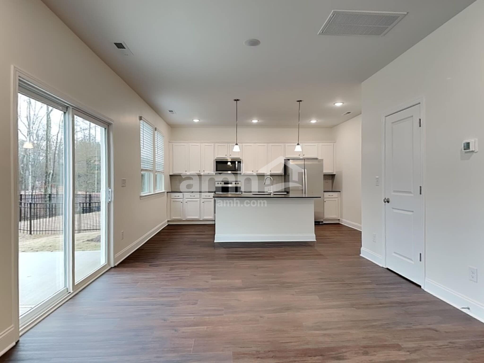 Building Photo - 15721 Thomas Rd