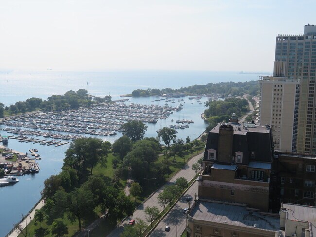 Building Photo - 3550 N Lake Shore Dr