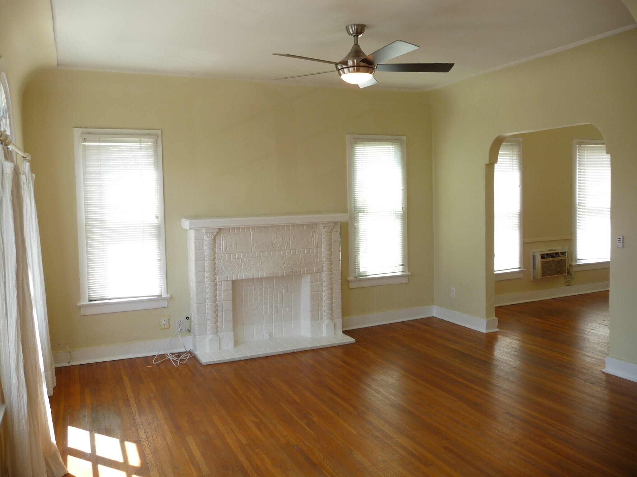 Building Photo - 435 1/2 N Sierra Bonita Ave