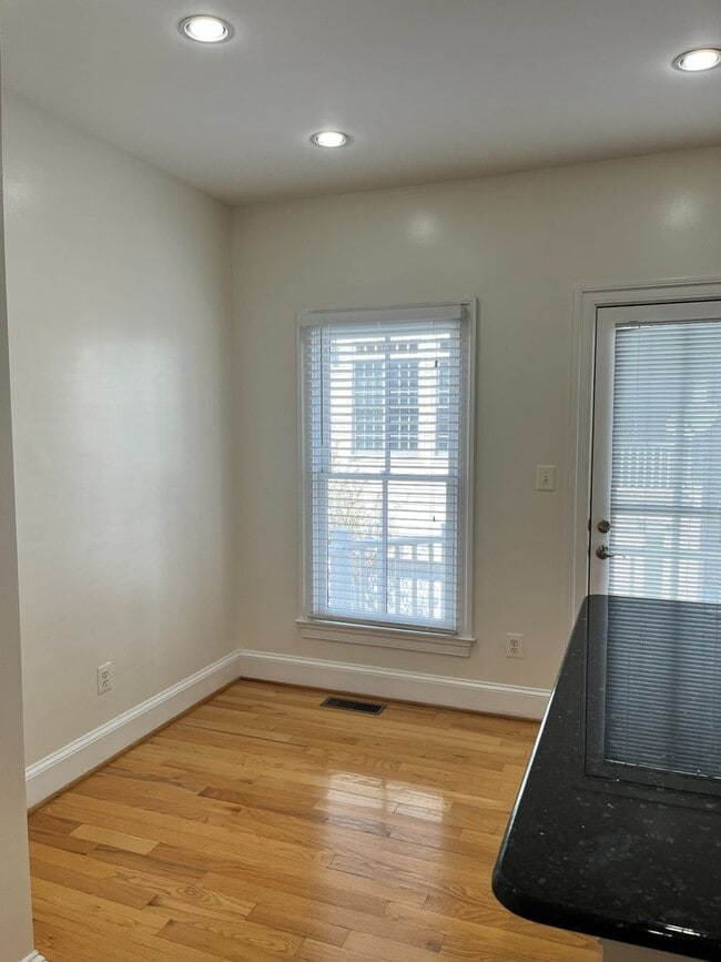 Building Photo - 711 Carpenter Rd