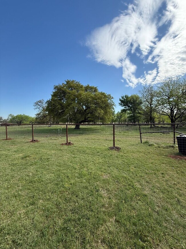 Building Photo - Acreage - HORSE PROPERTY - Peaceful Country Living