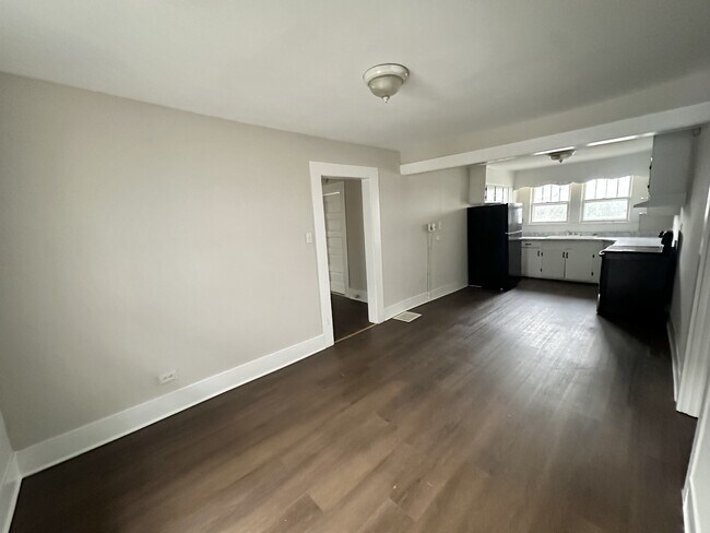 Building Photo - 1249 Waverly St