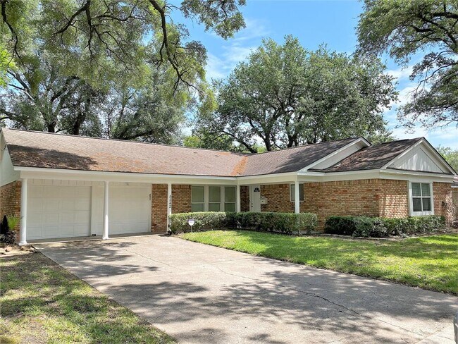 Primary Photo - 5242 Beechnut St