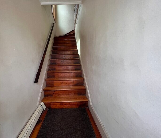 Building Photo - 114 Thorndike St