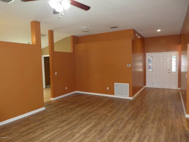 Building Photo - 955 Otter Creek Dr