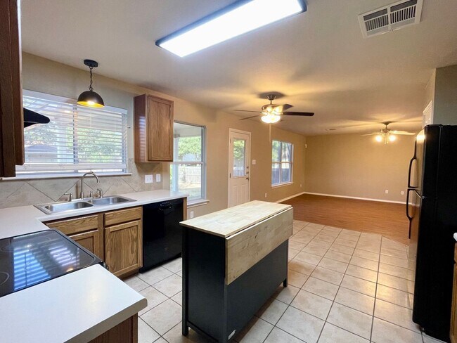 Building Photo - BEAUTIFUL 4 BR/2BTH HOUSE LOCATED IN CIBOLO AVAILABLE NOW!!