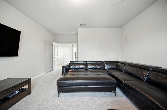 Building Photo - 516 E Slaughter Ln
