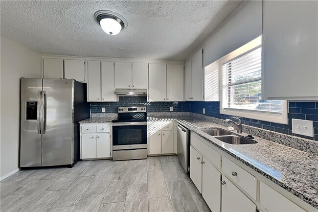 Building Photo - 3296 Timber Bluff Dr NE