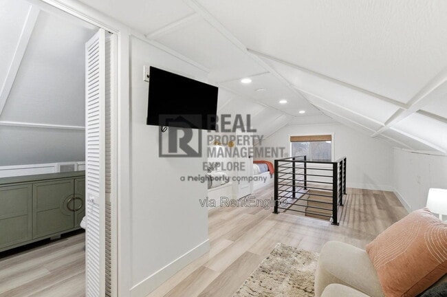 Building Photo - 809 3rd Ave W