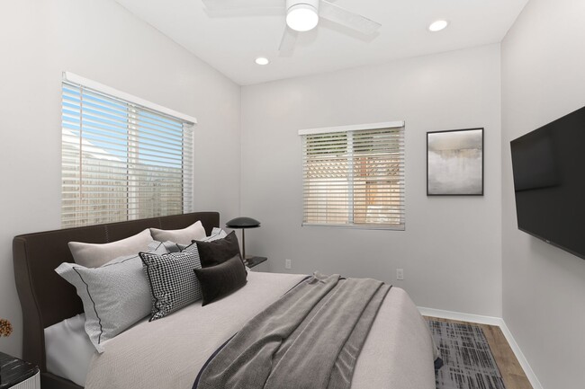 Building Photo - Private balcony + private patio!