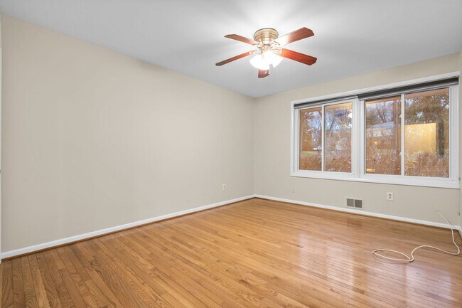 Building Photo - 4 Bed 3 Bath - Bethesda Single Family Home - Move In Ready