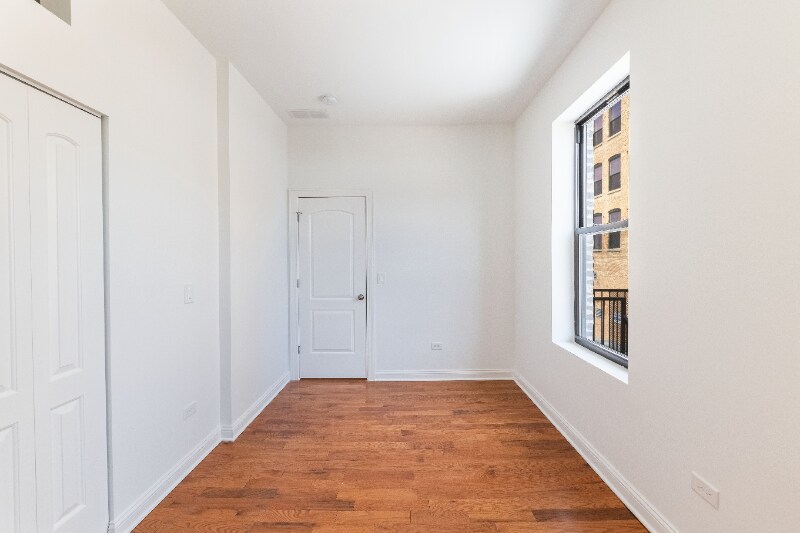 Building Photo - 914 W 19th St