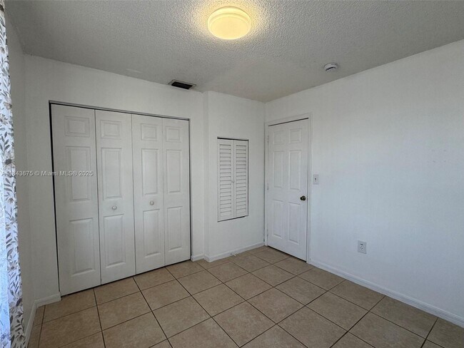 Building Photo - 2091 W 54th Terrace