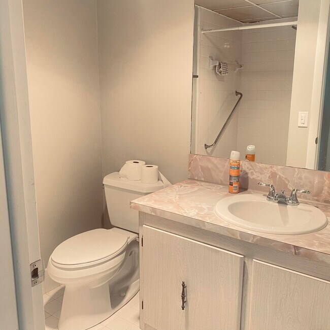 Building Photo - 177 Flanders C