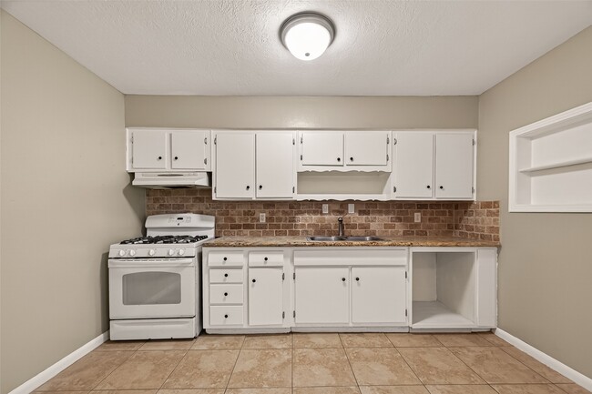 Building Photo - 1310 Belshire Rd