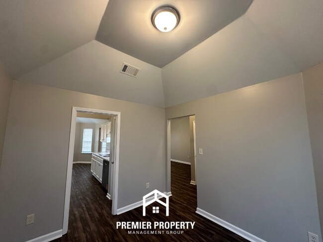 Building Photo - Newly Renovated 3BR Cordova Home | Vaulted Ceilings, Fireplace, 2-Car Garage & Luxury Primary Suite