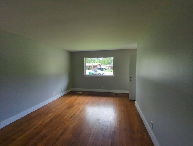 Building Photo - 1302 Ridgefield Cir