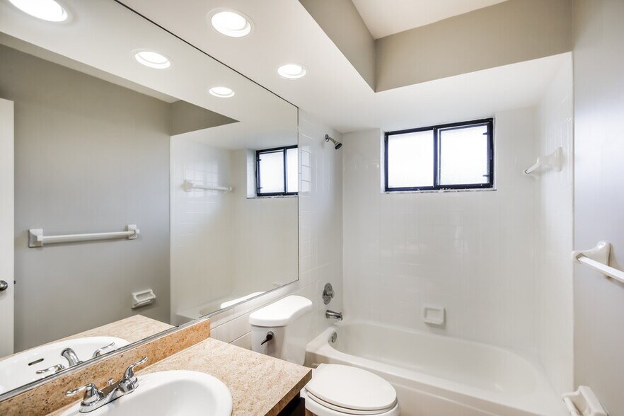 Building Photo - 487 SW 169th Terrace
