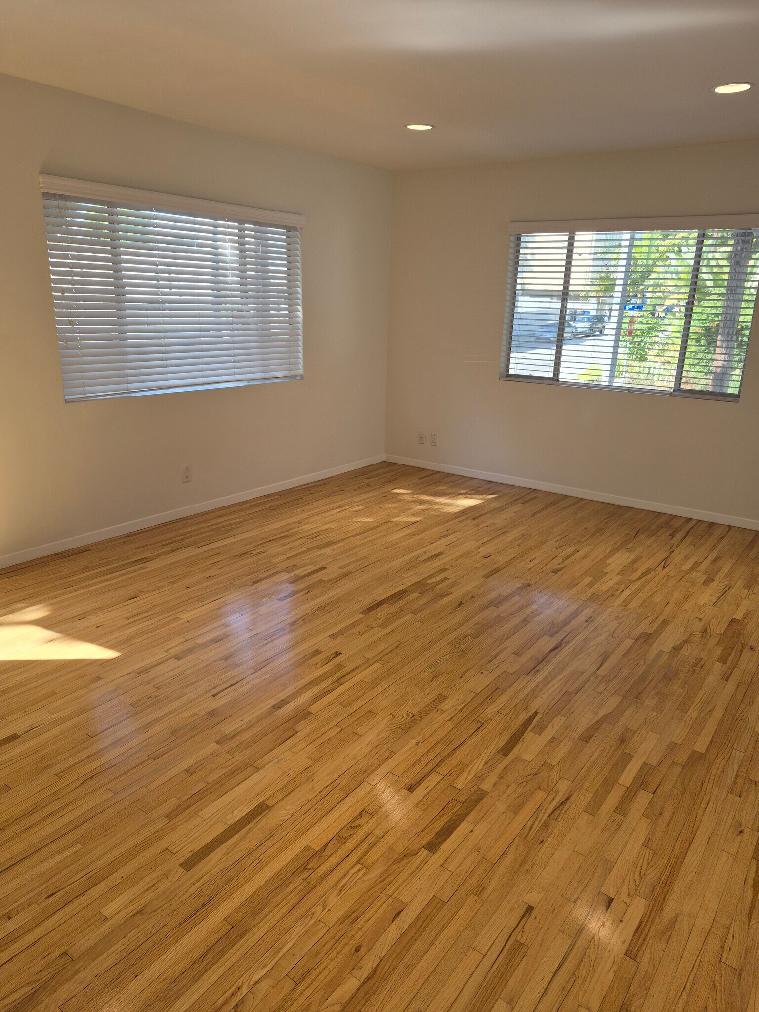 Building Photo - 511A Strand St