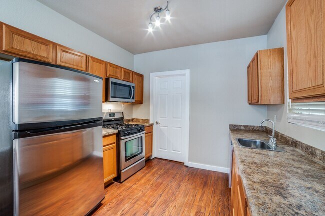 Building Photo - TOBIN HILL COTTAGE