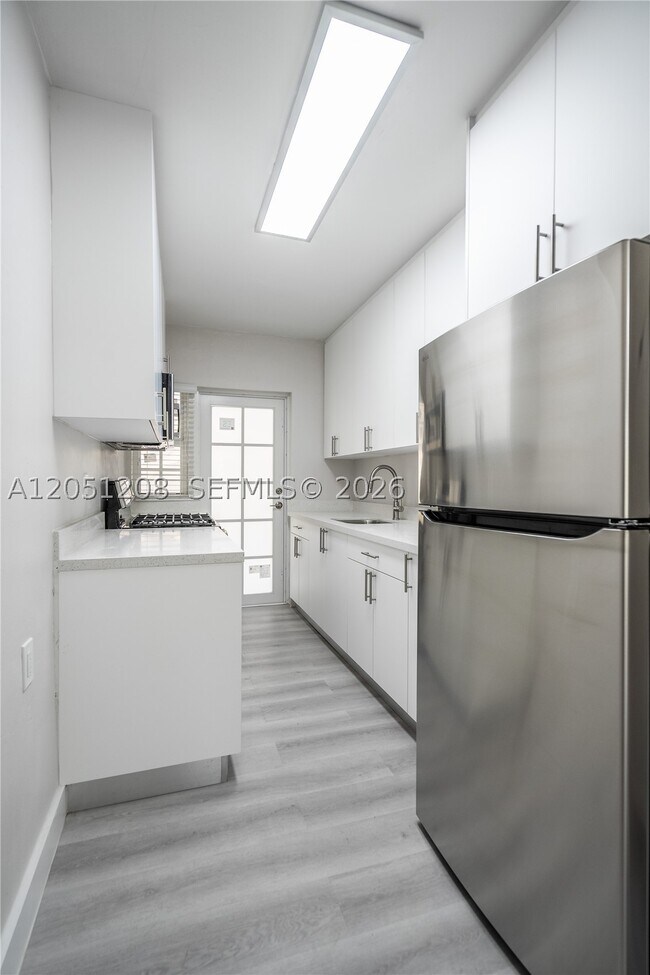 Building Photo - 2420 Flamingo Dr