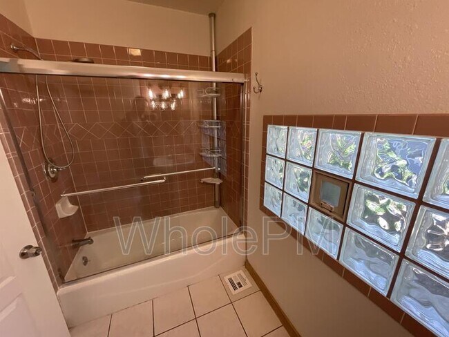 Building Photo - 4909 Beach Ct