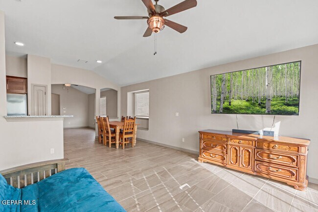 Building Photo - 13960 Lago Vista Ave