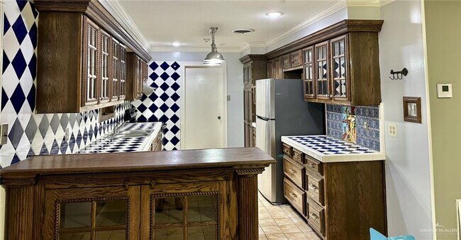 Building Photo - 45 Redbud Ave