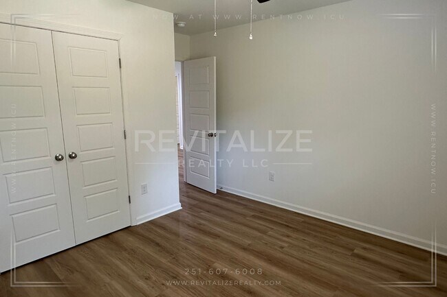 Building Photo - **OPEN HOUSE 08/17 1-3PM** 4 Bed/2 Bath Ho...