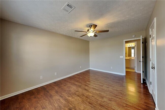 Building Photo - 7550 Springmill Ct
