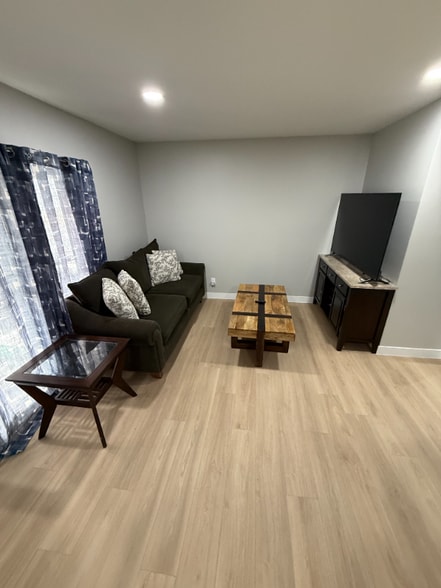 Building Photo - 2327 Jackson St