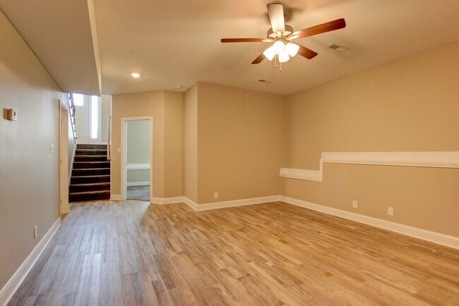 Building Photo - 1121 Cardinal Creek Dr
