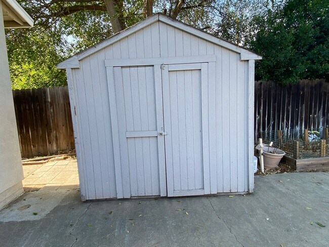 Building Photo - 3BD/2BA Beautiful Riverside Home!!