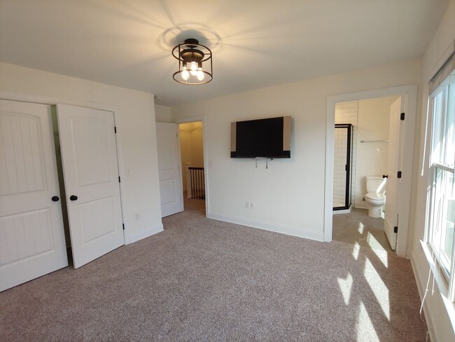 Building Photo - 3 Bedroom, 2.5 Bath Townhome Close to UTC!