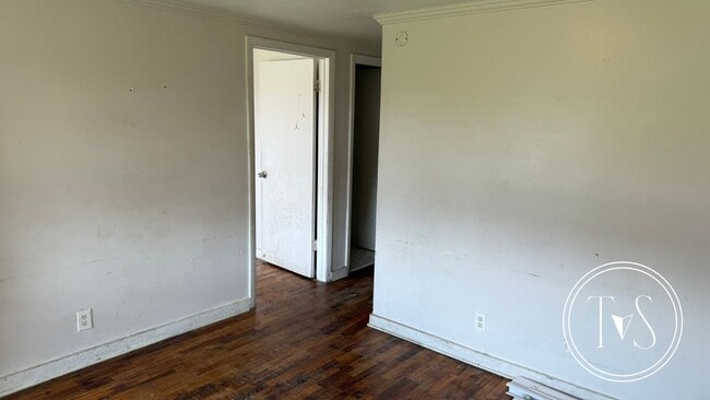 Building Photo - RATE DROP ALERT (was $1600/month)!