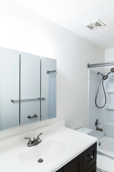 Building Photo - 1805 Dare Ave