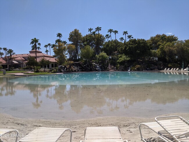 Building Photo - 1321 N Jamaica Way