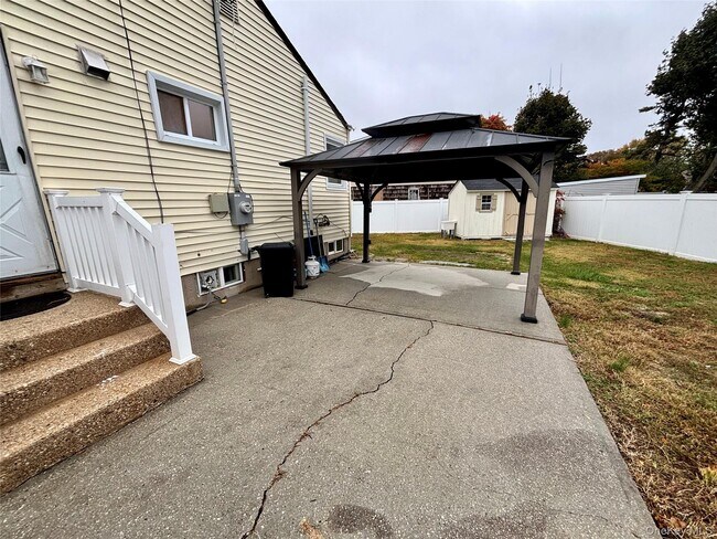 Building Photo - 445 Madison Ave