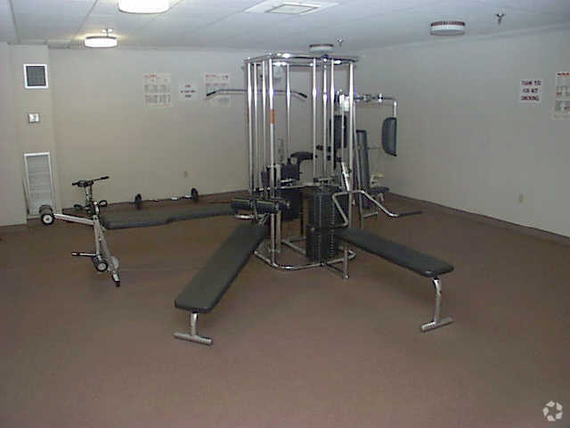 Fitness Center - Oxford Court Apartments