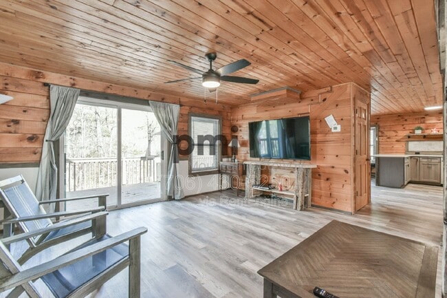 Building Photo - 230 Silver Maple Ln