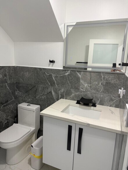 1/2 bath downstairs - 11300 SW 236th Ln