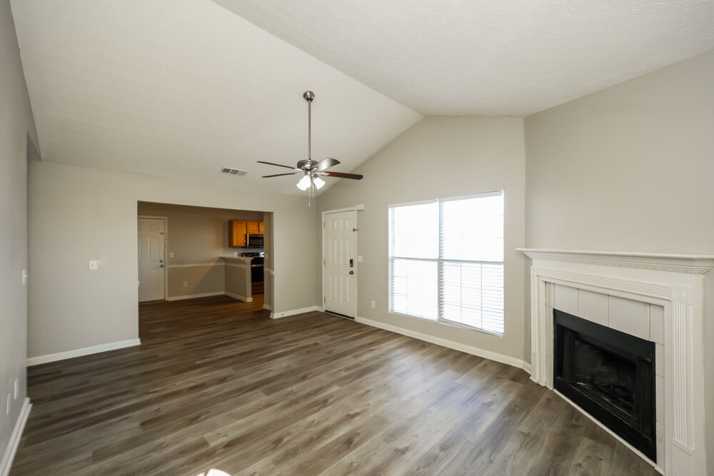 Building Photo - 220 Willow Springs Dr