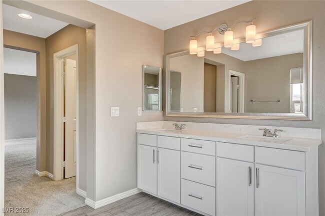 Building Photo - 6237 Fallsview Ct