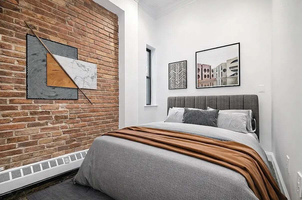 Building Photo - 328 E 4th St