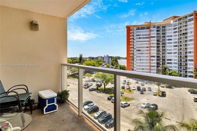 Building Photo - 1351 NE Miami Gardens Dr