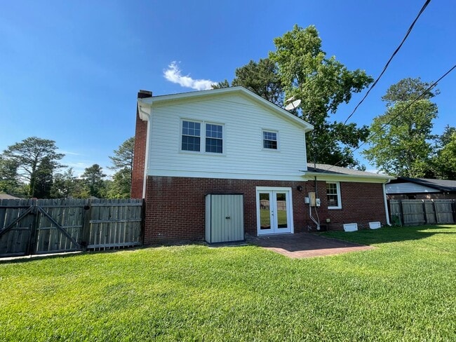 Building Photo - Updated 4 bedroom 3 bathroom home in Castle Hayne!