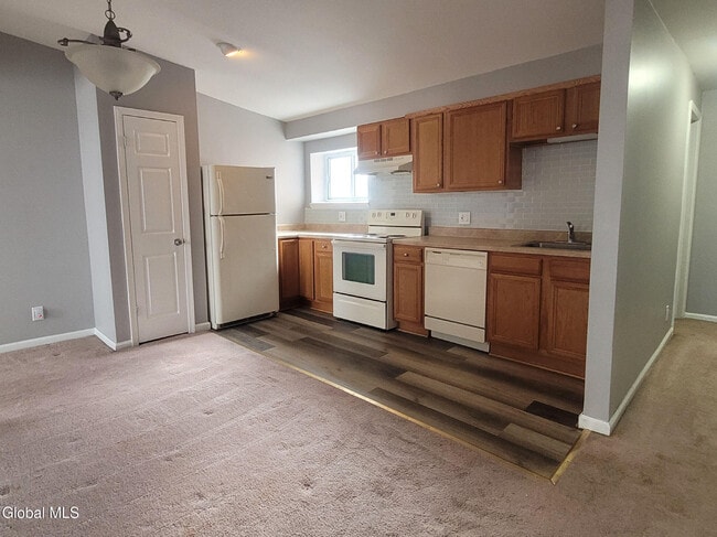 Building Photo - 68 Morris St