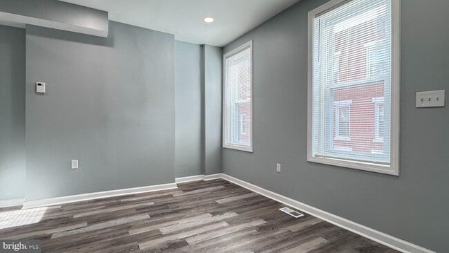 Building Photo - 163 W Palmer St